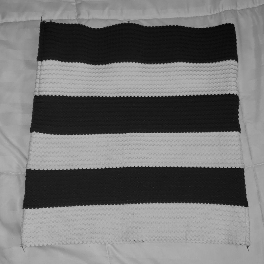 Sugar Rain Black White Striped Textured Scalloped Mini Skirt Small Gold‎ Zipper